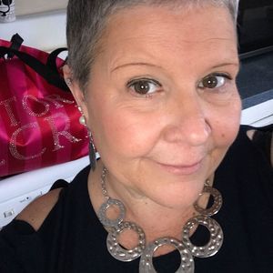 Meet your Posher, Loriann